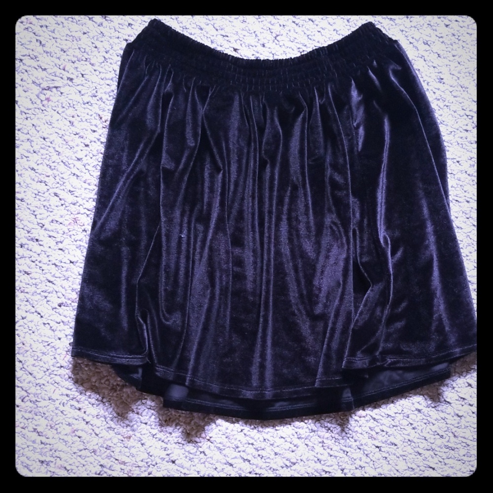 Ecote black velvet skirt